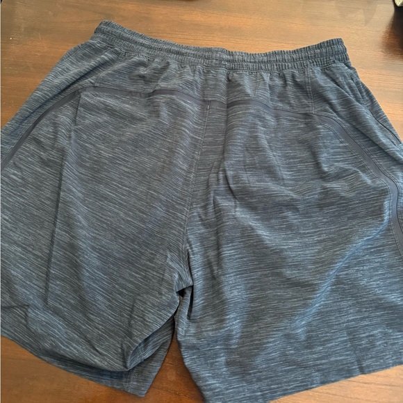 Men’s Lulu Lemon 7 Inch Pace Breaker Shorts - Picture 2 of 3